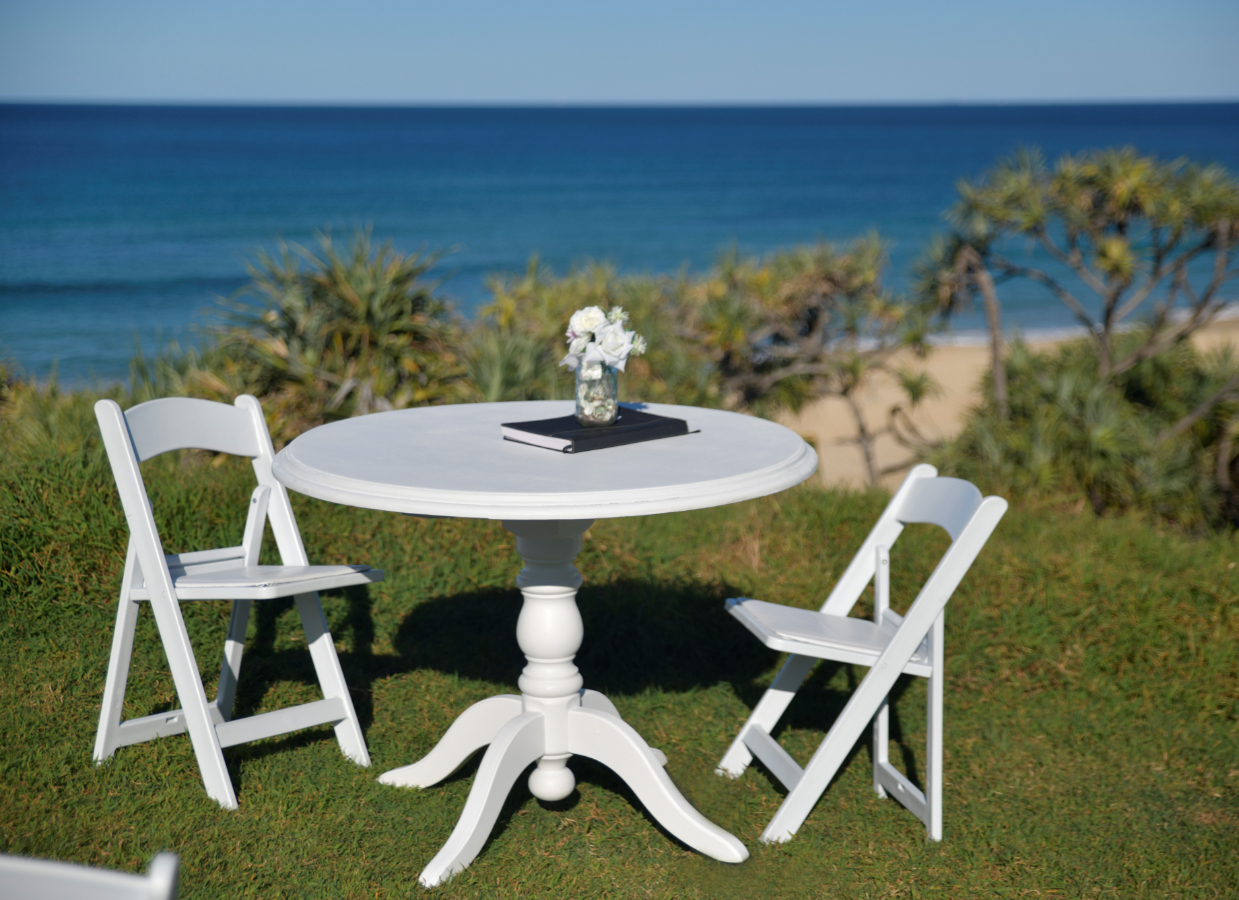 round registration table